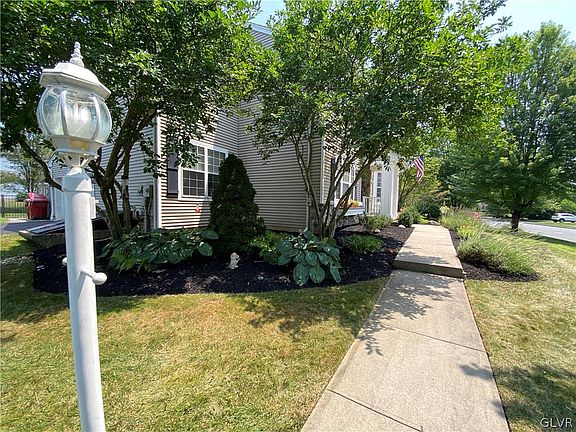 3rd image of 819 Ramblewood Dr