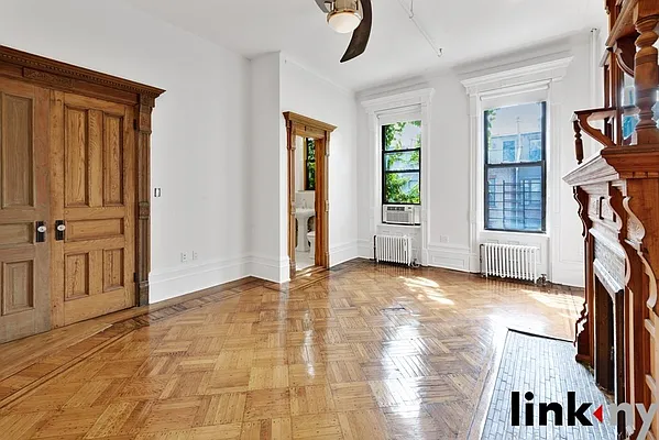 Rented by Link NY Realty | media 6