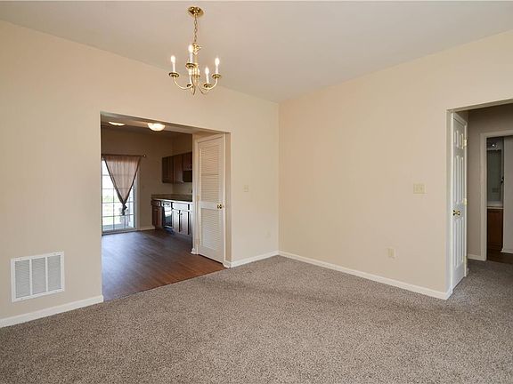 4th image of 217 Huntington Ln