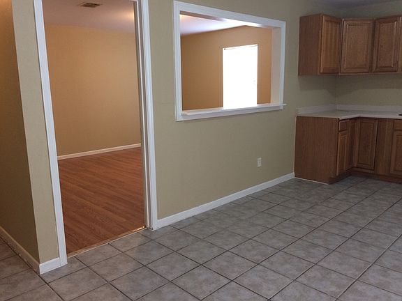 3rd image of 7641 Windsor Oaks