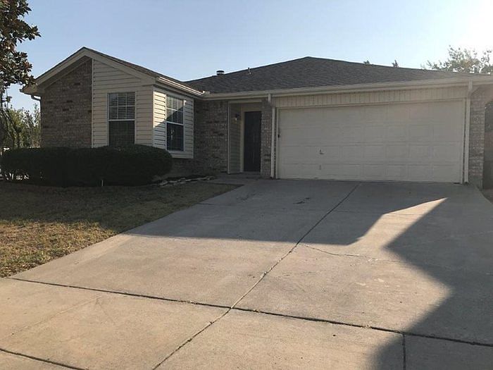 1st image of 601 Hollyberry Dr