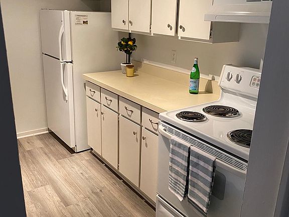 2nd image of 2401 Packard St APT 33D