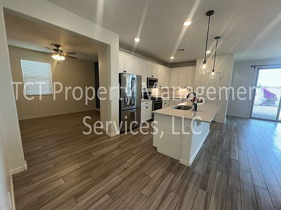 5th image of 1060 W Canyonlands Ct
