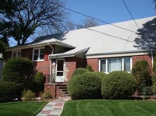 527 Grenville Ave, Teaneck, NJ 07666