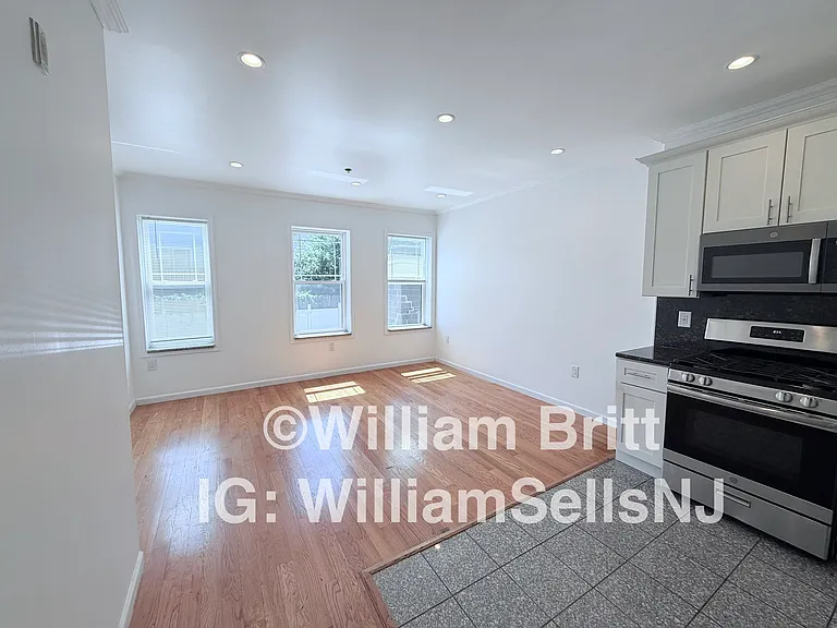 377 Danforth Ave #4A — Photo 5