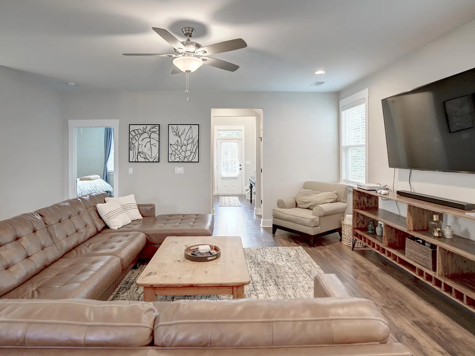 3 bed, 2.5 bath, 1660 sqft, $3,200 — Photo 3