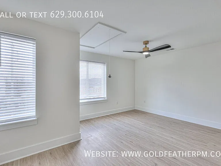 402B E Trinity Ln — Photo 34