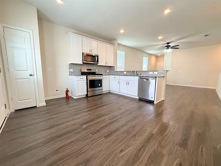 10233 Cleartide Ln — Photo 6