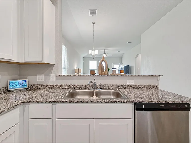 8006 Barret Travis Ct — Photo 14