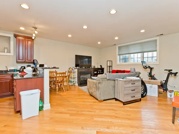 2414 W Moffat St APT 1, Chicago, IL 60647