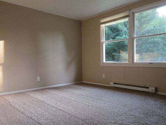 4th image of 404-410 S Maple St #408