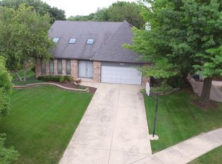364 Prairie Knoll Dr, Naperville, IL 60565