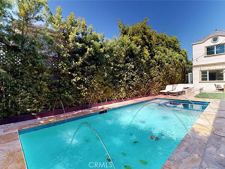 944 24th St — Photo 35