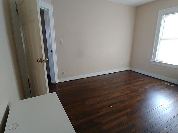 5th image of 5032 Forest Ave
