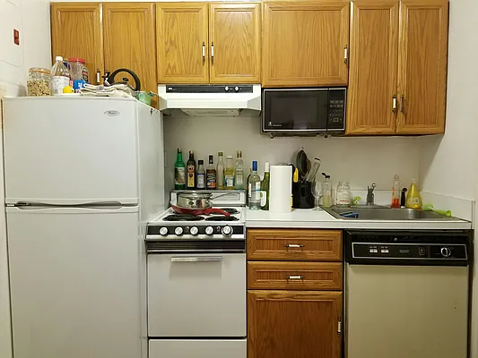 Rented by DYNAMIC REALTY OF NEW YORK CORP | media 17