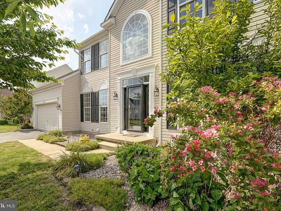 2nd image of 20 W Shakespeare Dr
