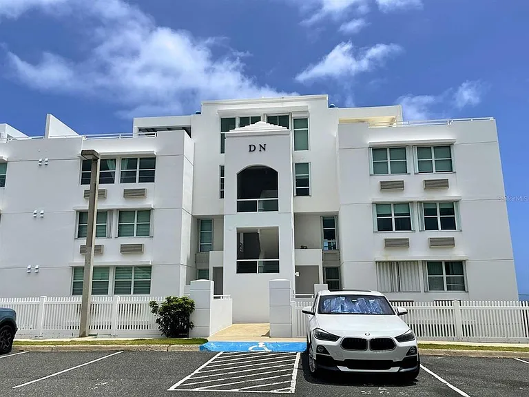 DN-301 Ocean Club At Seven Seas — Photo 1
