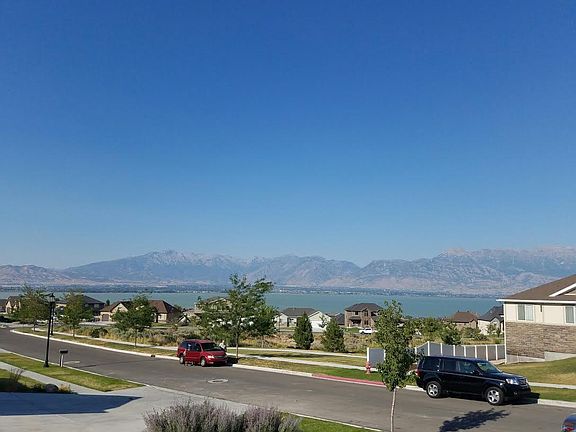 3rd image of 2523 S Delphinium Way
