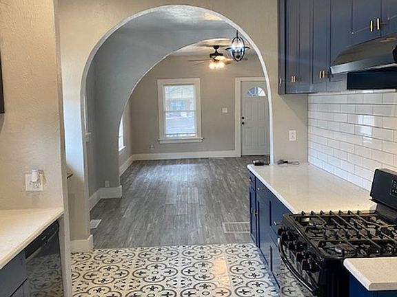 5th image of 910 W Wade St