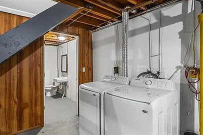 322-324 W Rensselaer St