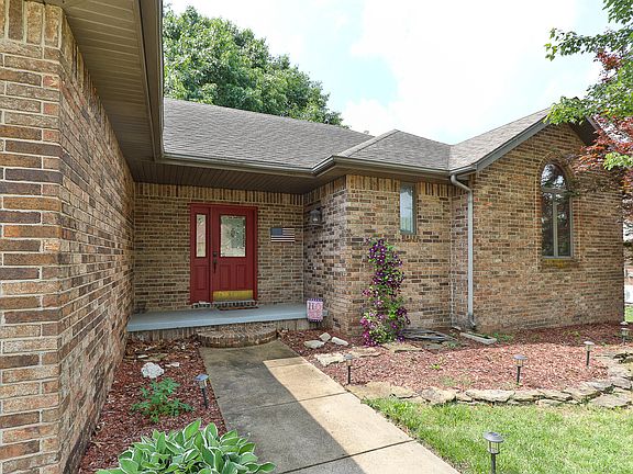 3rd image of 714 W Wasson Drive