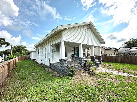 2nd image of 814 Louisiana St