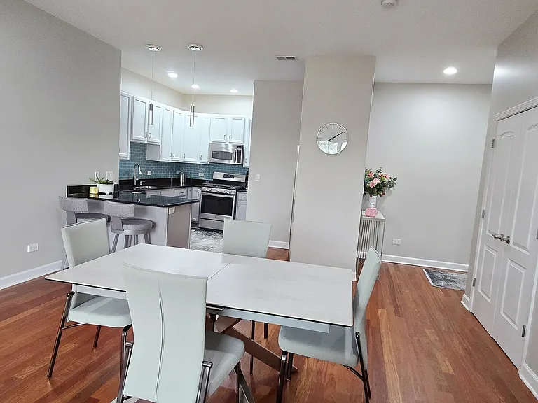 2900 W Irving Park Rd #305 — Photo 7