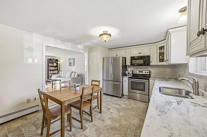 2 bed, 1.0 bath, 1230 sqft, $3,100 — Photo 3