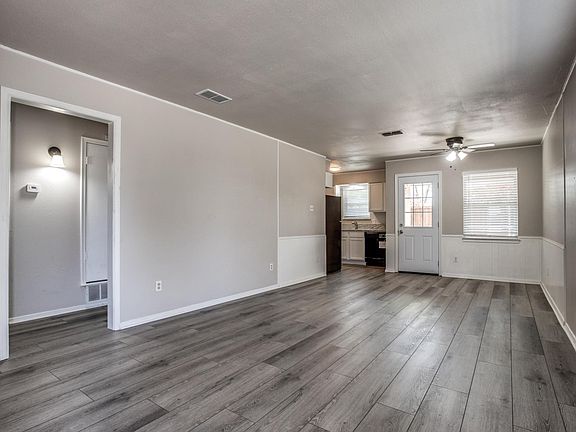 3rd image of 2432 Lakeview Cir