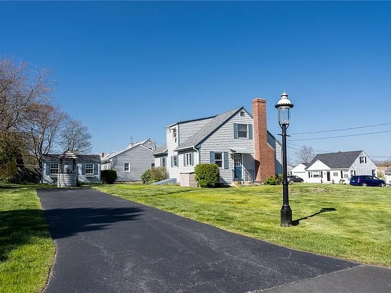 95 Douglas Ave — Photo 4