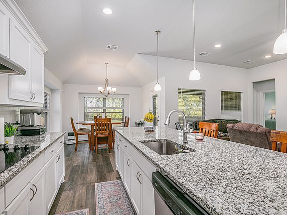 3rd image of 417 Elyse Rd