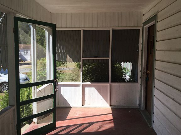 3rd image of 218 W Wolfe St