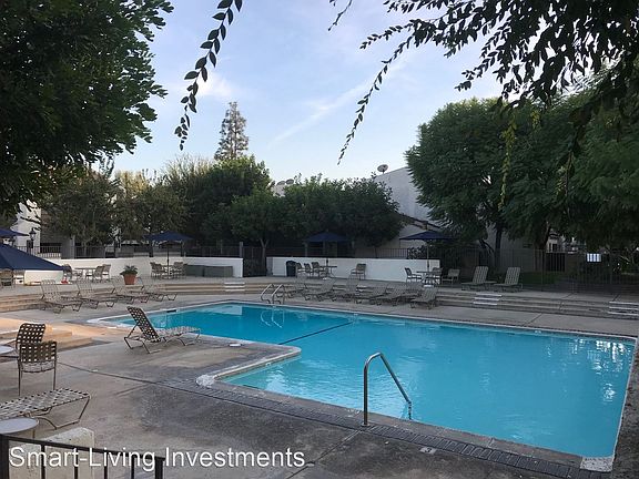 3rd image of 588 W Huntington Dr Unit E