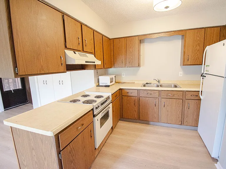 2604 4th Ave NE #13 — Photo 5