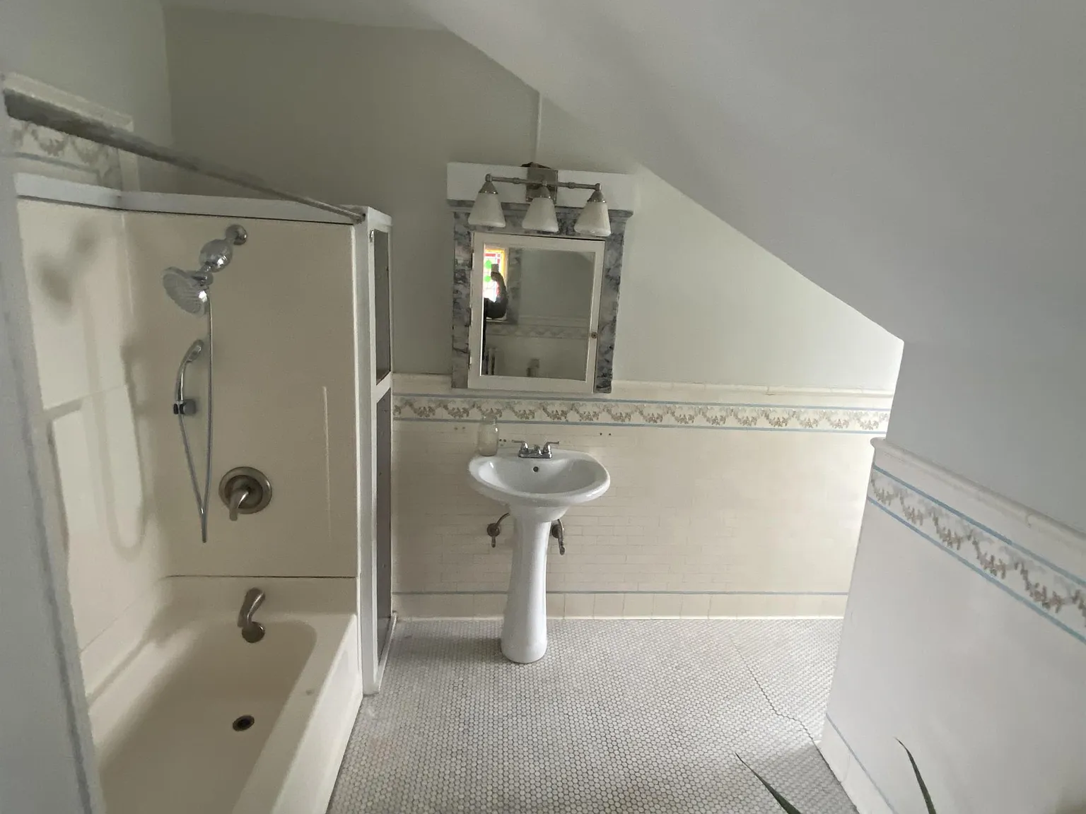 1 Weimoor Court - B — Photo 4