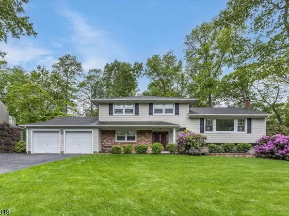 18 W Circuit Dr, Roxbury Twp., NJ 07876