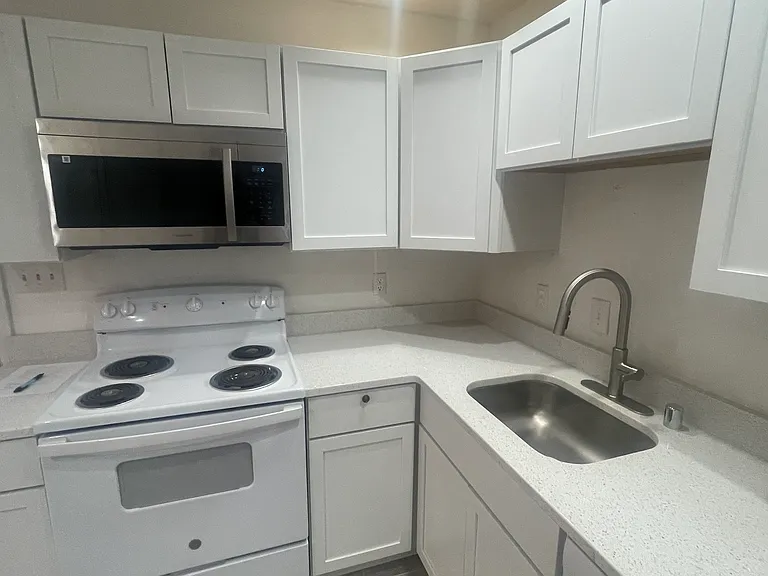 712 Troy Trl — Photo 9