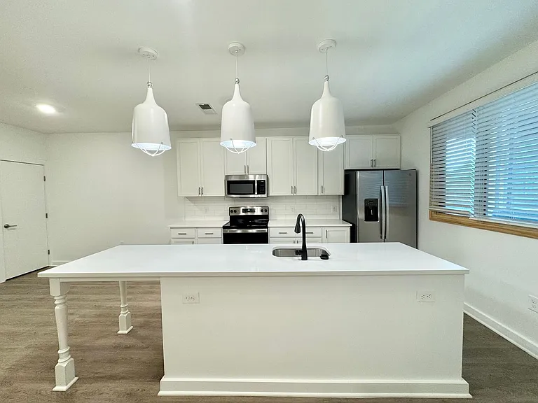 Millhouse — Photo 23