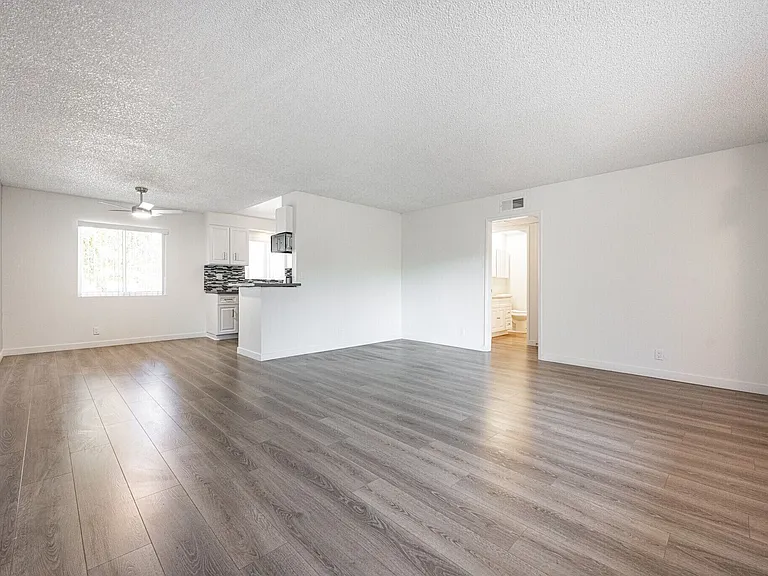 Harmony Court Apartments — Photo 21
