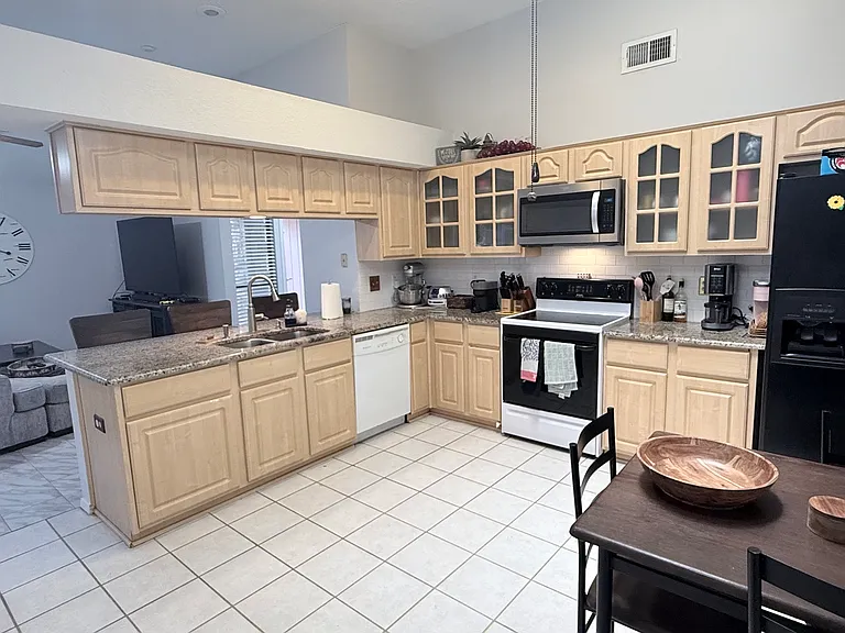 573 Grace Ln — Photo 8