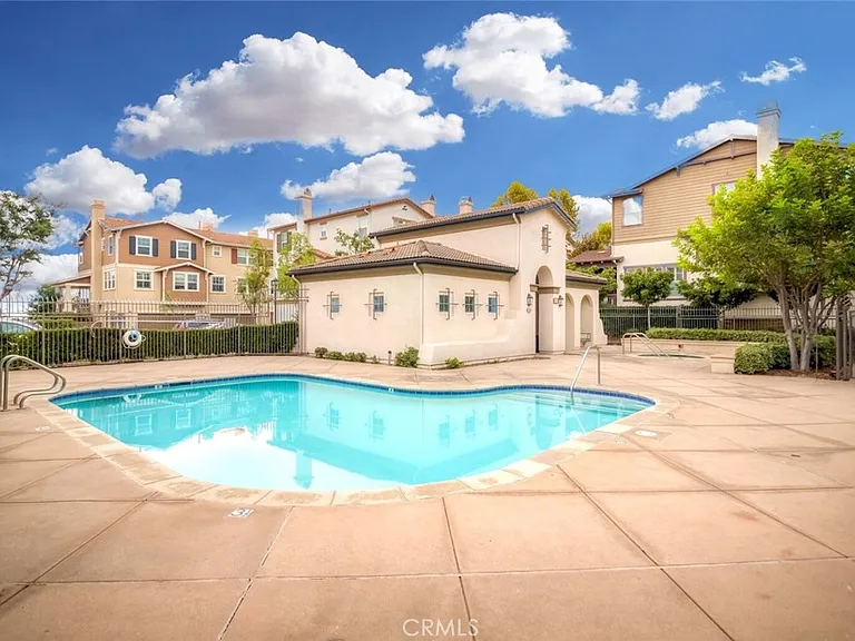 2068 Owens Dr — Photo 35