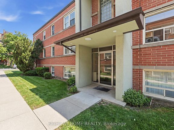 4th image of 223 Macnab St S #11