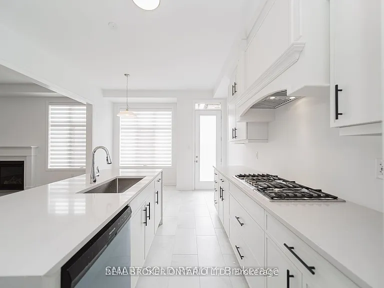 6 Azure Dr — Photo 2