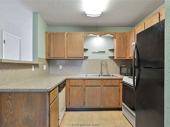 5th image of 2807 Wildflower Dr APT 19
