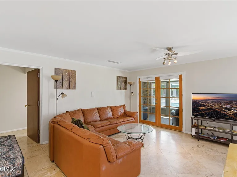 4613 E Vernon Ave — Photo 3