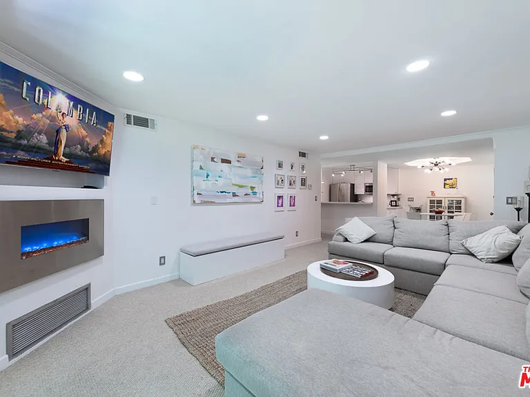1230 Horn Ave #521 — Photo 6