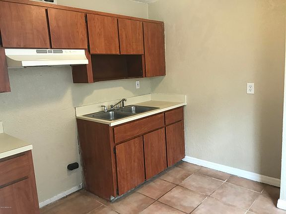 3rd image of 1823 W 6th St APT 1