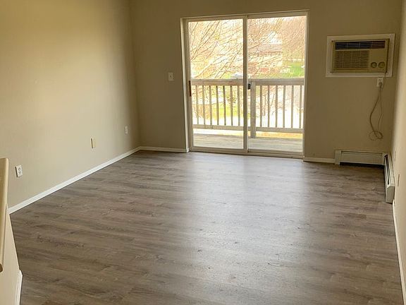 3rd image of 523 Lilac Ln Unit 11