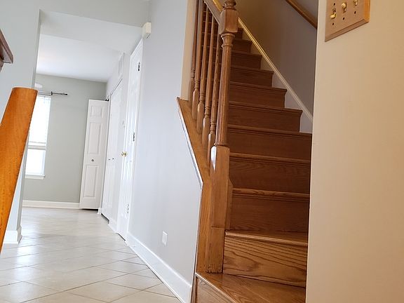 3rd image of 312 Knollwood Ct