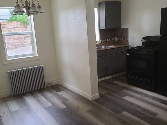 3rd image of 616 Dewar Dr #1